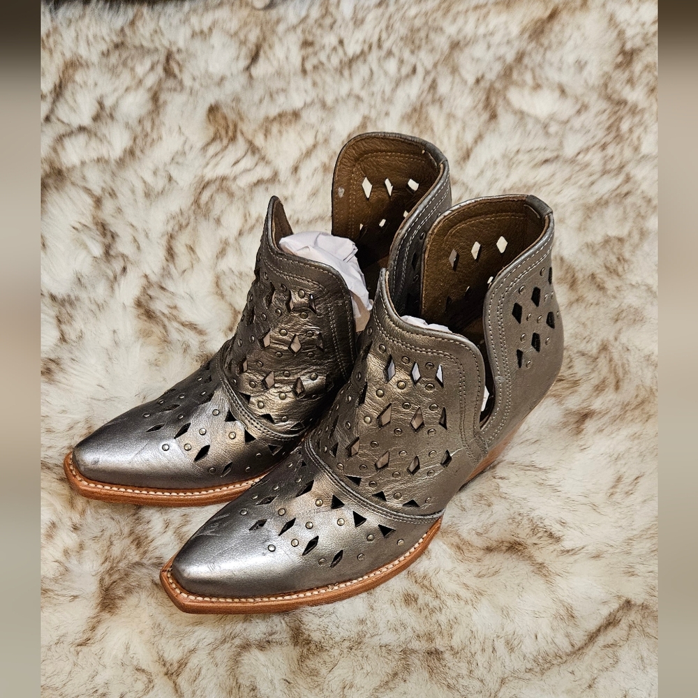 Ariat Dixon Metallic Gray Western Cutout Ankle Boots - Women's